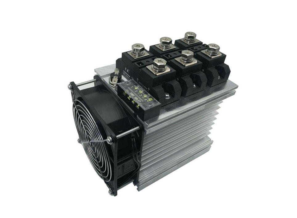 大功率三相固態(tài)繼電器整機(jī) 大功率三相固態(tài)繼電器整機(jī)